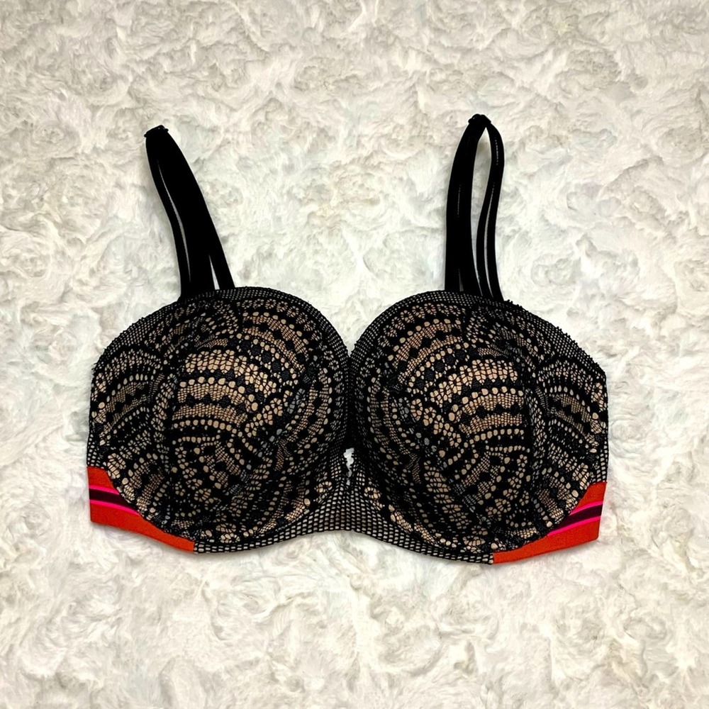 VICTORIA’S SECRET very sexy lace multi-way (strapless) push up bra size 32DD/32E